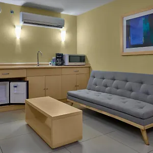 Hotel Express By Marriott, Cancún