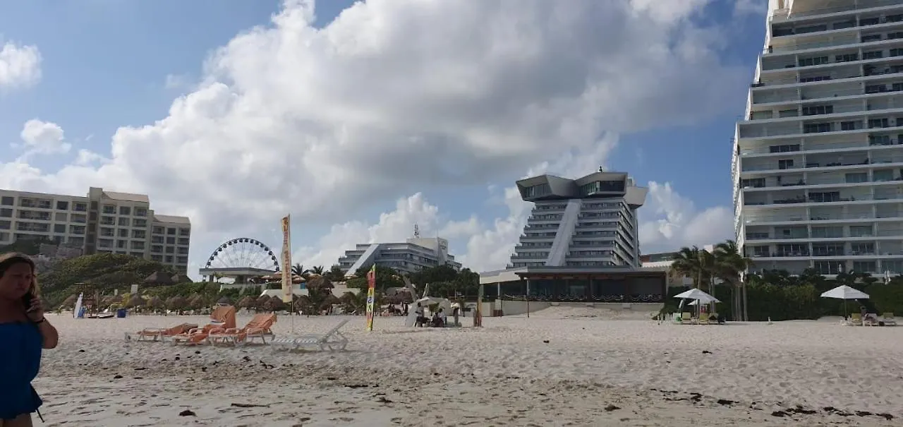 **** Hotel Luna, 2 Beds En La Mejor Ubicacion De Cancún Meksyk